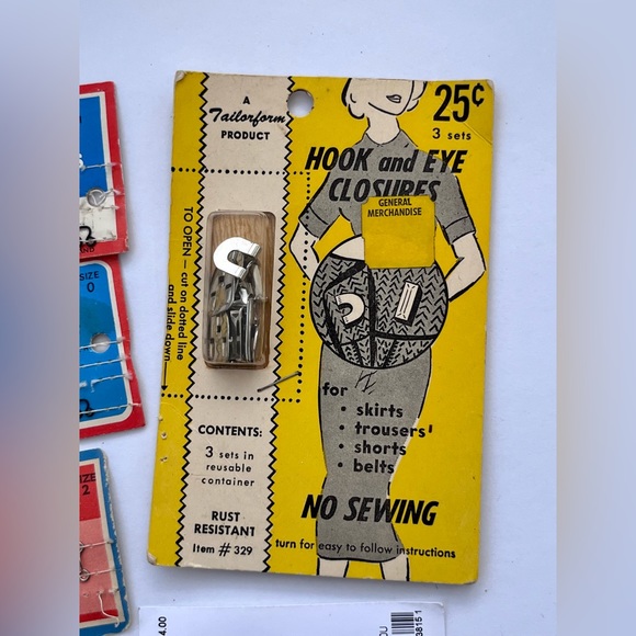 Lot of vintage sewing supplies, hooks, buttons more - Picture 4 of 11